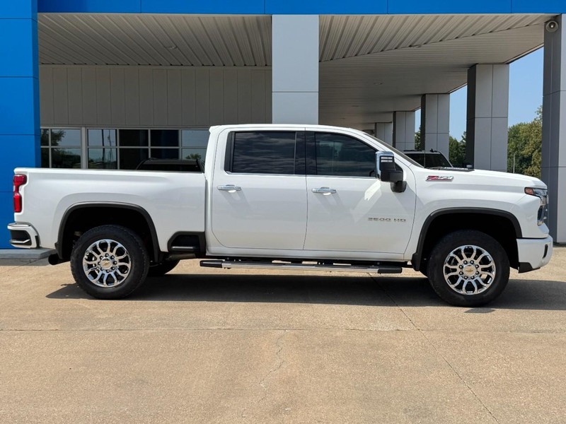 Chevrolet Silverado 2500HD Vehicle Image 02
