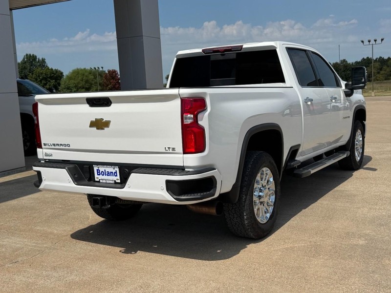 Chevrolet Silverado 2500HD Vehicle Image 03