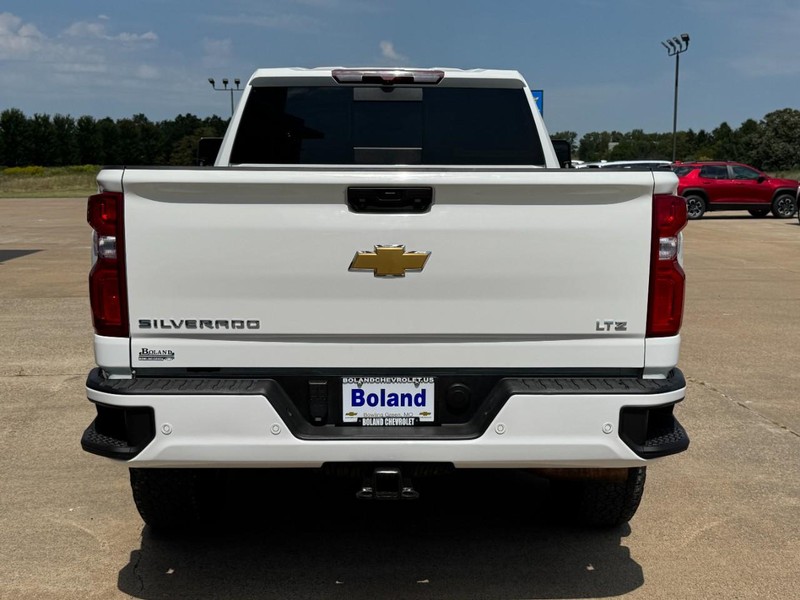Chevrolet Silverado 2500HD Vehicle Image 04