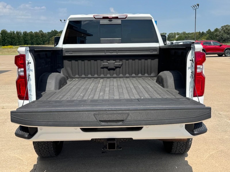Chevrolet Silverado 2500HD Vehicle Image 05