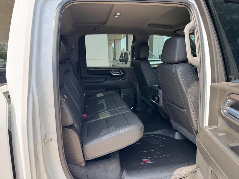 Chevrolet Silverado 2500HD Vehicle Image 10