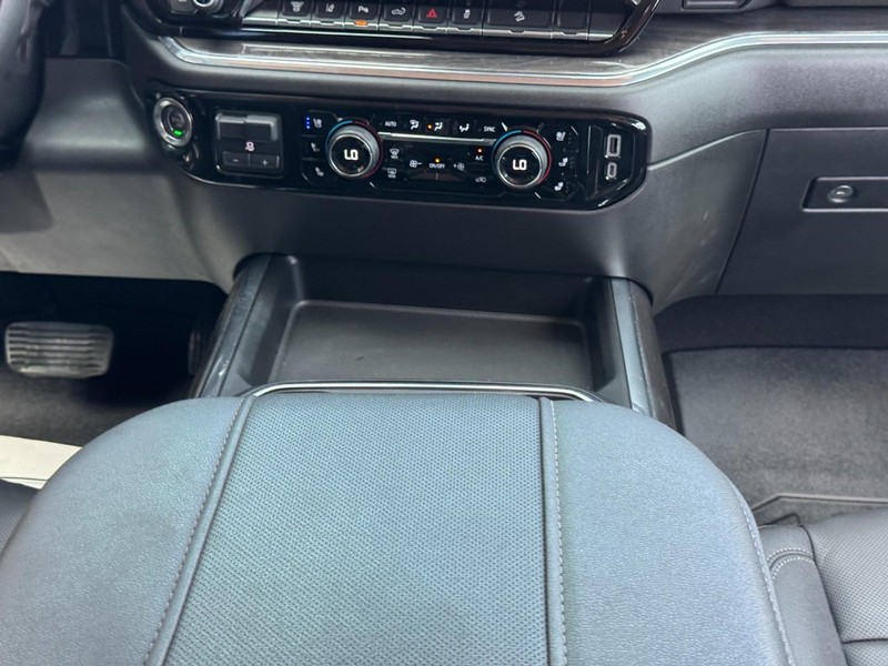 Chevrolet Silverado 2500HD Vehicle Image 14