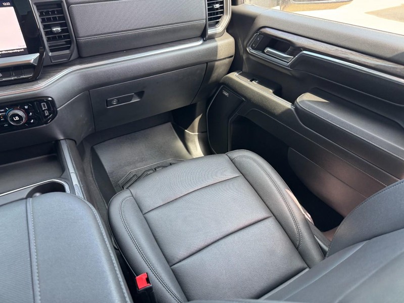 Chevrolet Silverado 2500HD Vehicle Image 15
