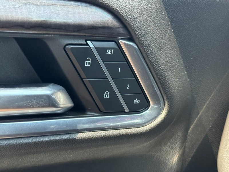 Chevrolet Silverado 2500HD Vehicle Image 16
