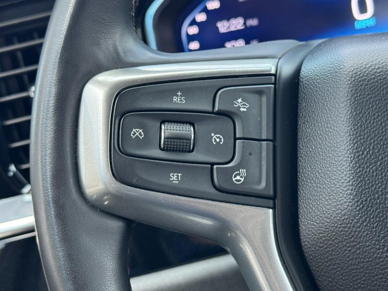 Chevrolet Silverado 2500HD Vehicle Image 17