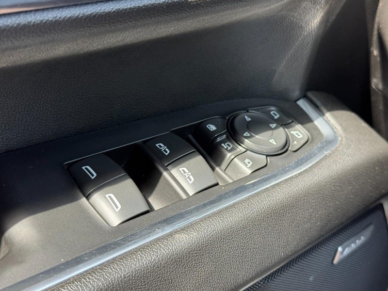 Chevrolet Silverado 2500HD Vehicle Image 22