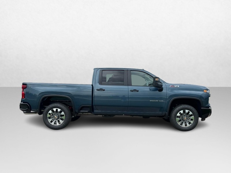 Chevrolet Silverado 2500HD Vehicle Image 02