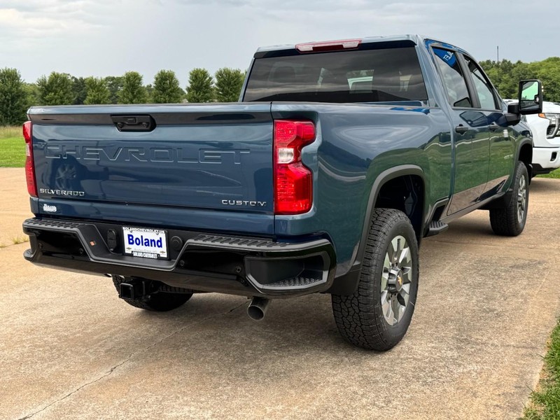 Chevrolet Silverado 2500HD Vehicle Image 03