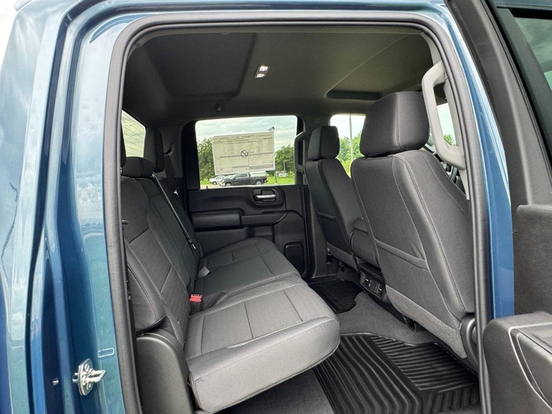 Chevrolet Silverado 2500HD Vehicle Image 05