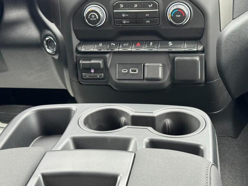 Chevrolet Silverado 2500HD Vehicle Image 09