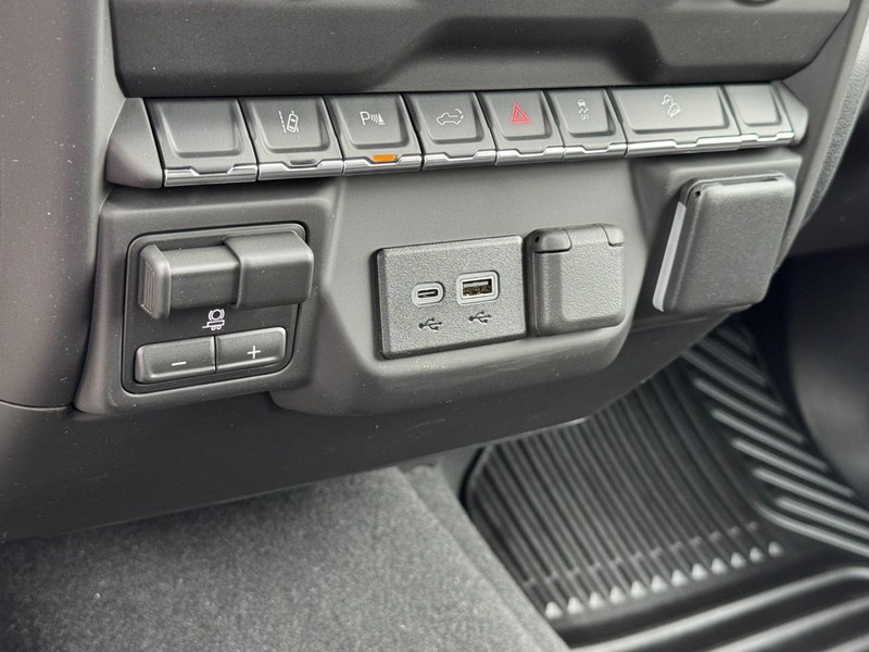 Chevrolet Silverado 2500HD Vehicle Image 11