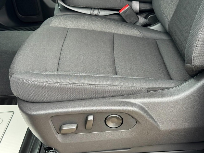 Chevrolet Silverado 2500HD Vehicle Image 13