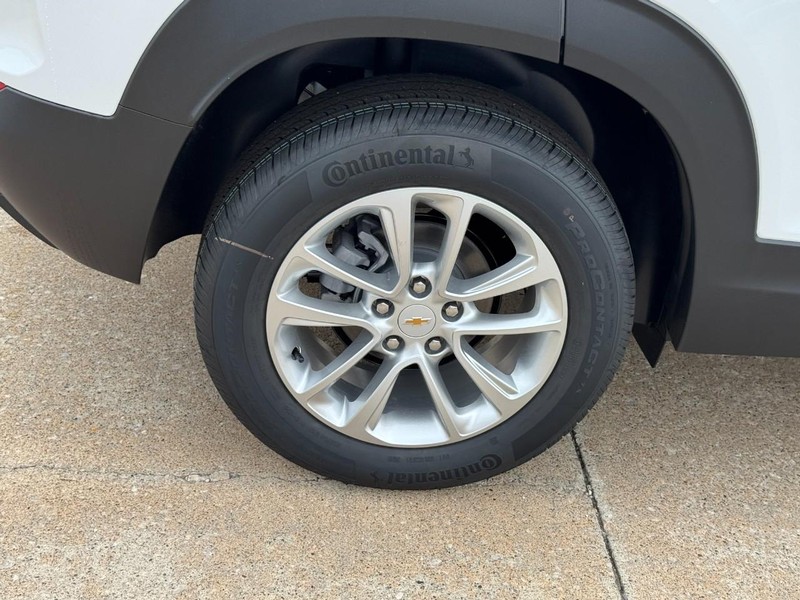 Chevrolet TrailBlazer Vehicle Image 04