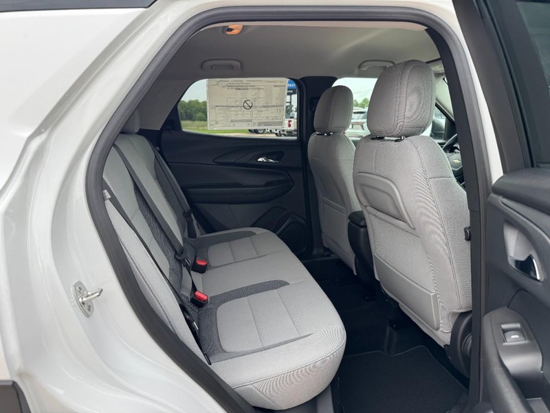 Chevrolet TrailBlazer Vehicle Image 05