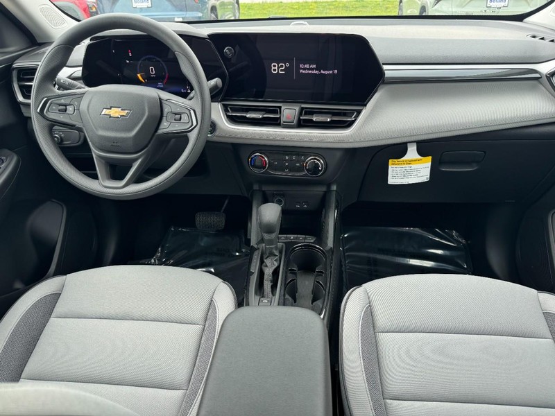 Chevrolet TrailBlazer Vehicle Image 06
