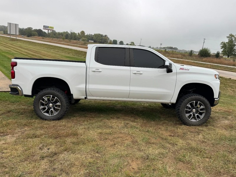 Chevrolet Silverado 1500 Vehicle Full-screen Gallery Image 02