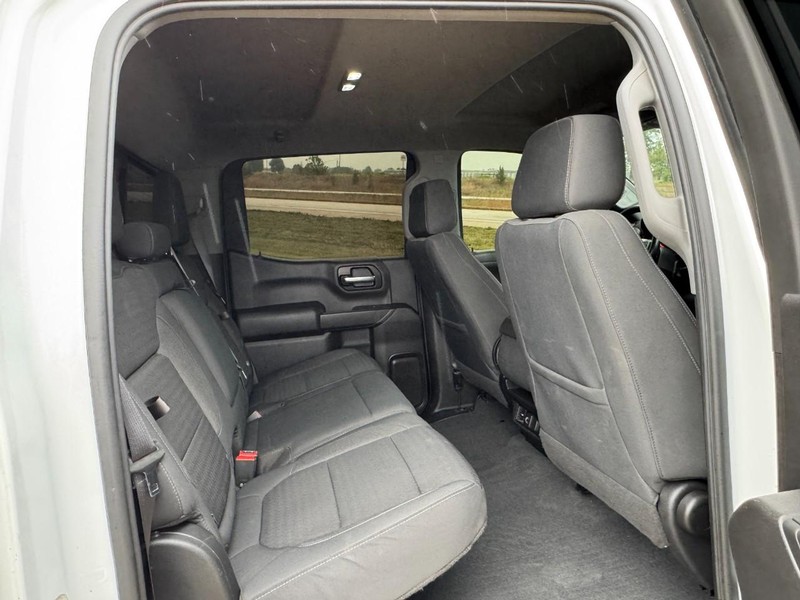 Chevrolet Silverado 1500 Vehicle Full-screen Gallery Image 10