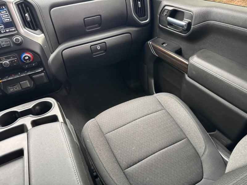 Chevrolet Silverado 1500 Vehicle Full-screen Gallery Image 15