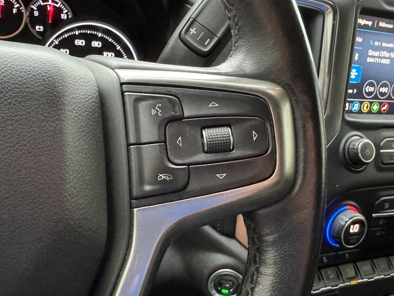Chevrolet Silverado 1500 Vehicle Full-screen Gallery Image 17