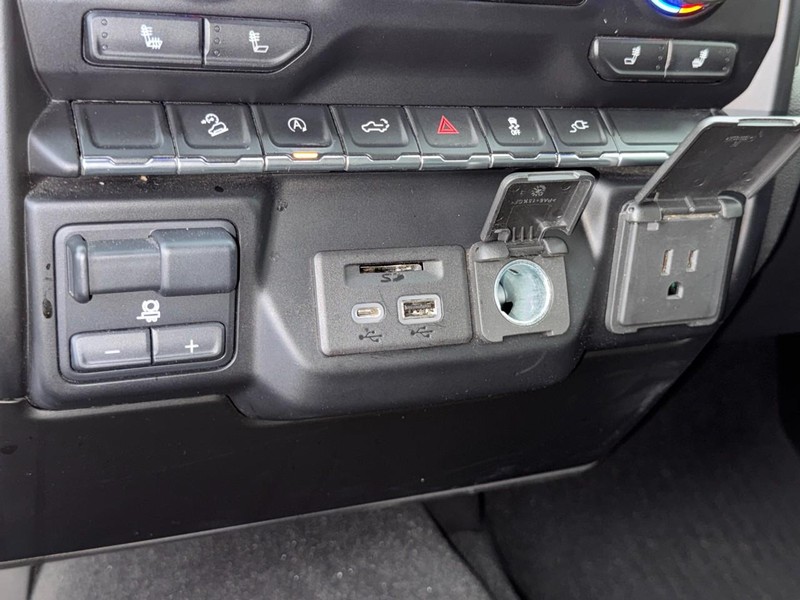 Chevrolet Silverado 1500 Vehicle Full-screen Gallery Image 19