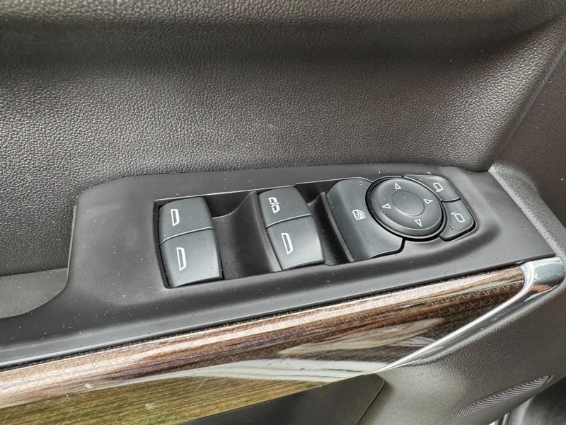Chevrolet Silverado 1500 Vehicle Full-screen Gallery Image 21