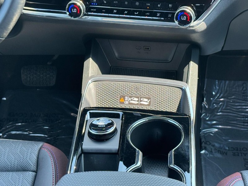 Chevrolet Equinox Vehicle Image 14