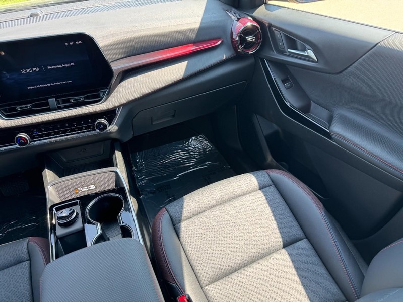 Chevrolet Equinox Vehicle Image 15