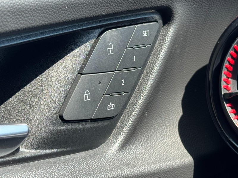 Chevrolet Equinox Vehicle Image 16