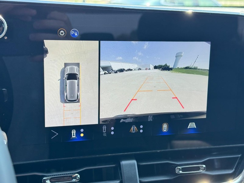 Chevrolet Equinox Vehicle Image 22