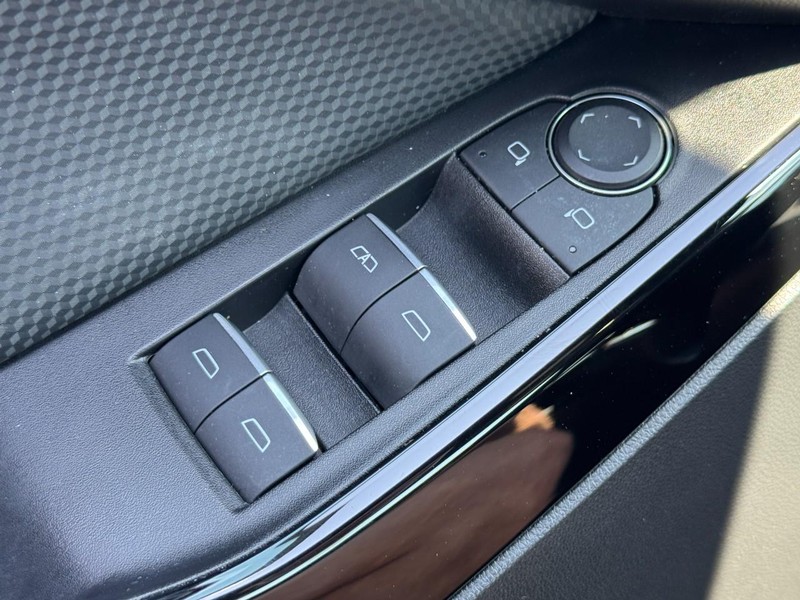 Chevrolet Equinox Vehicle Image 23