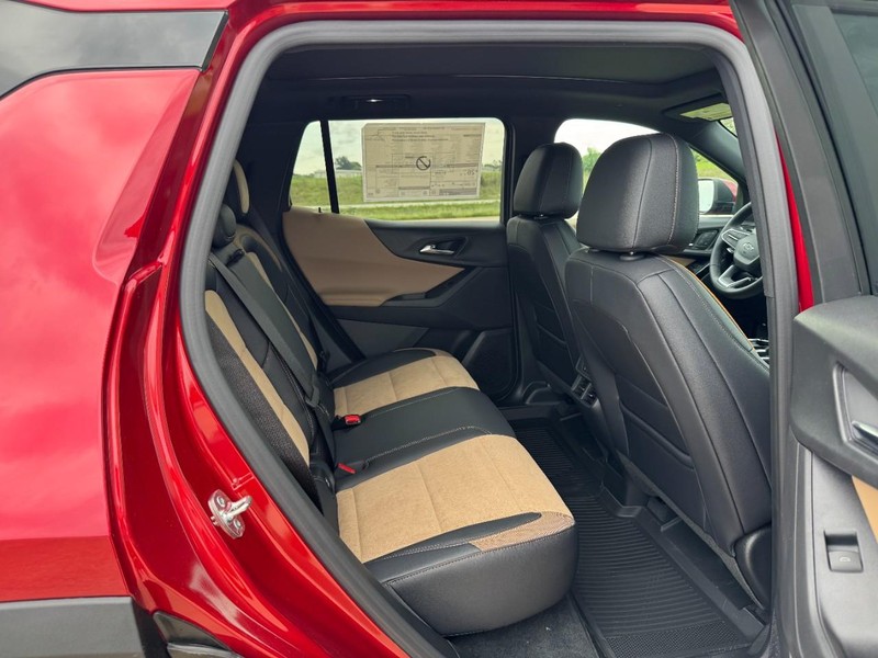 Chevrolet Equinox Vehicle Image 05
