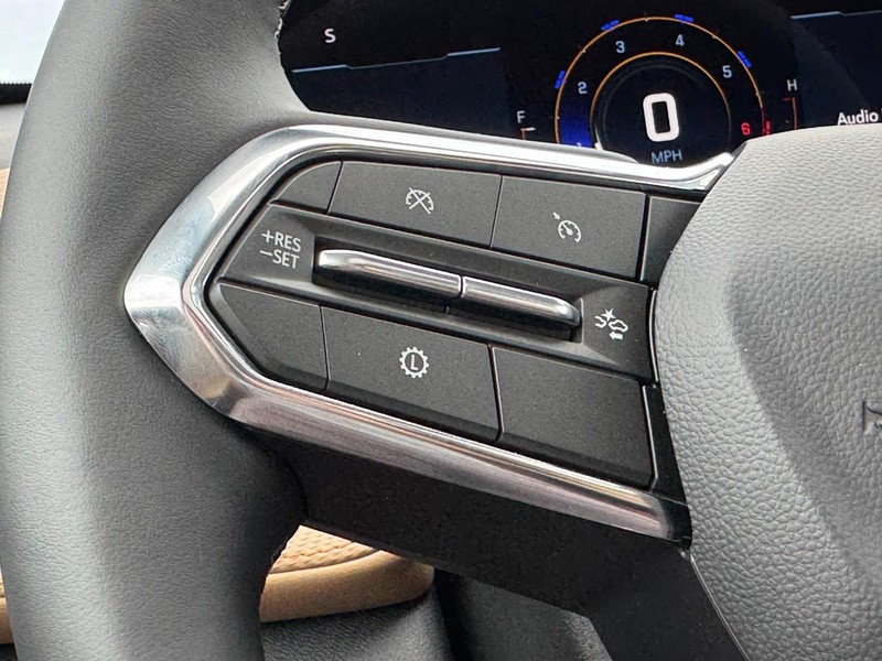 Chevrolet Equinox Vehicle Image 12