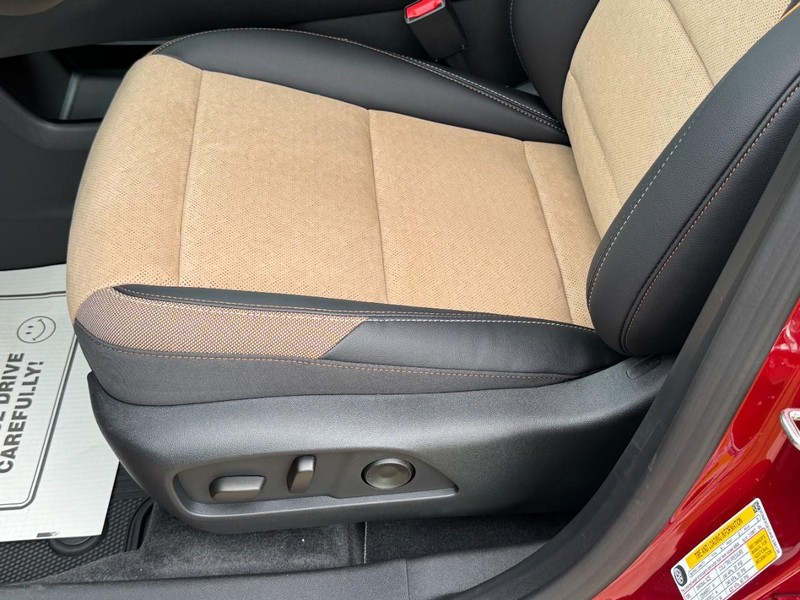 Chevrolet Equinox Vehicle Image 17
