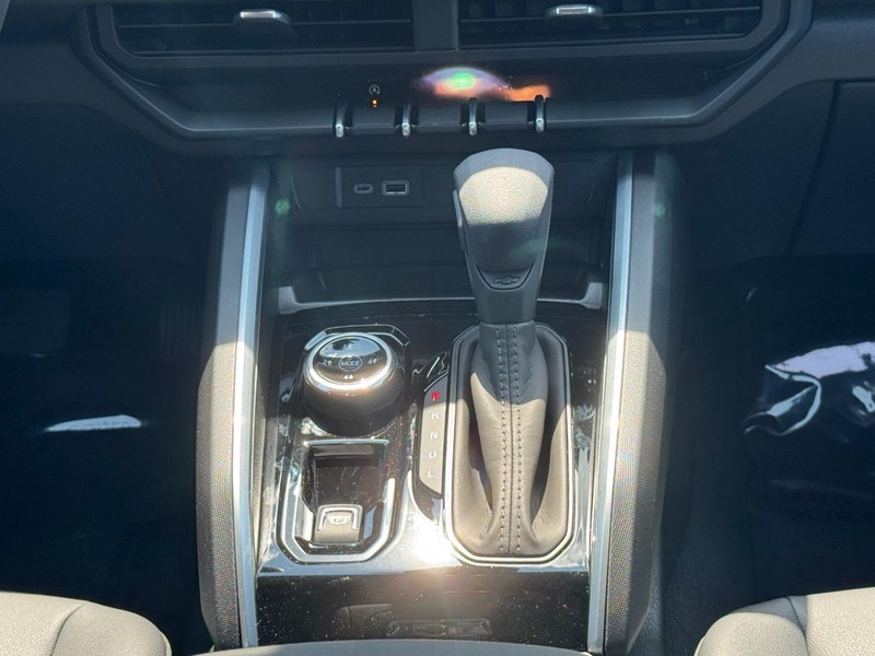 Chevrolet Colorado Vehicle Image 09
