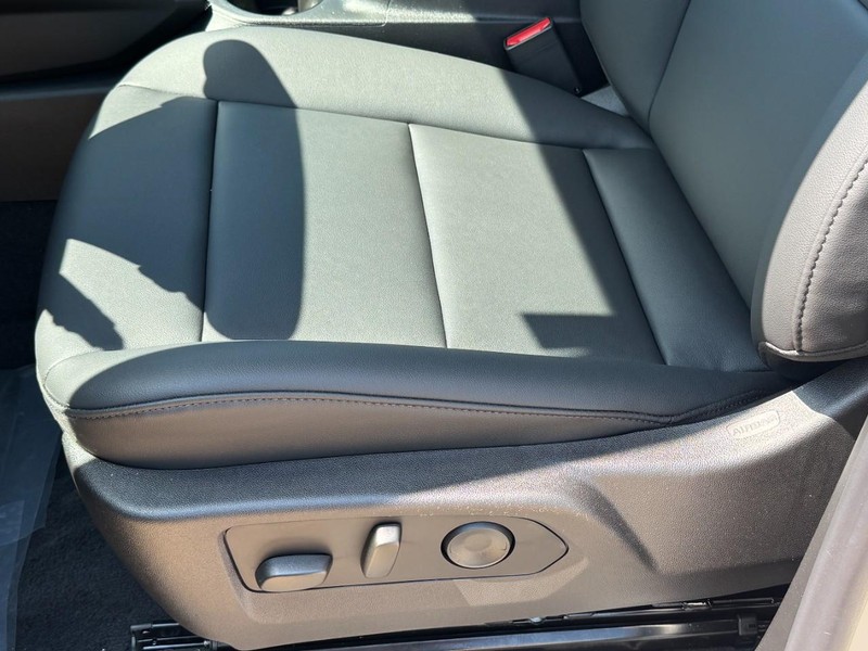 Chevrolet Colorado Vehicle Image 15