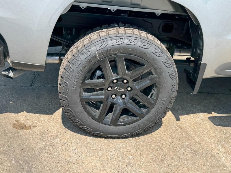 Chevrolet Silverado 1500 Vehicle Image 04