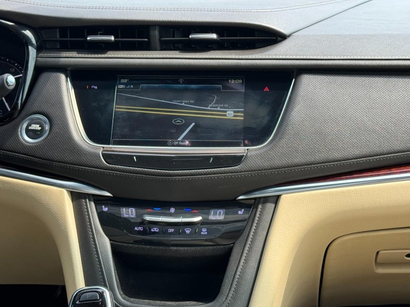 Cadillac XT5 Vehicle Image 13