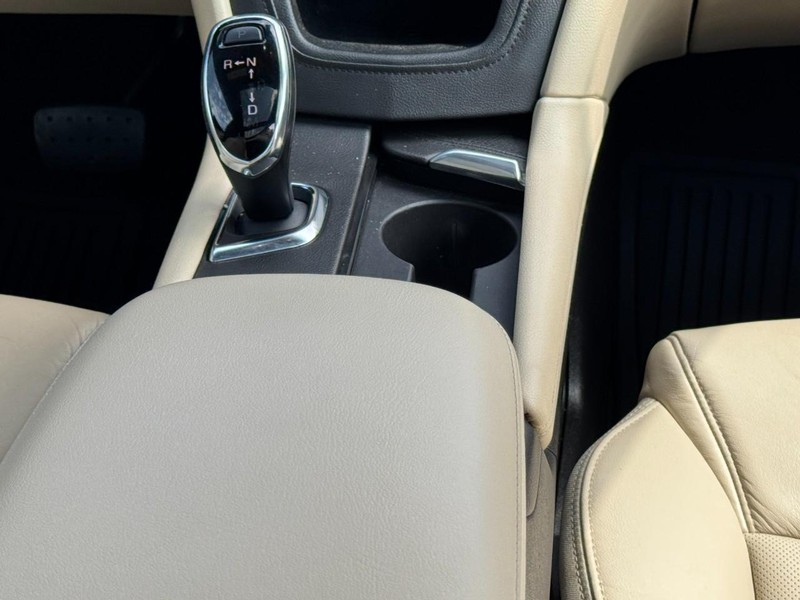 Cadillac XT5 Vehicle Image 14