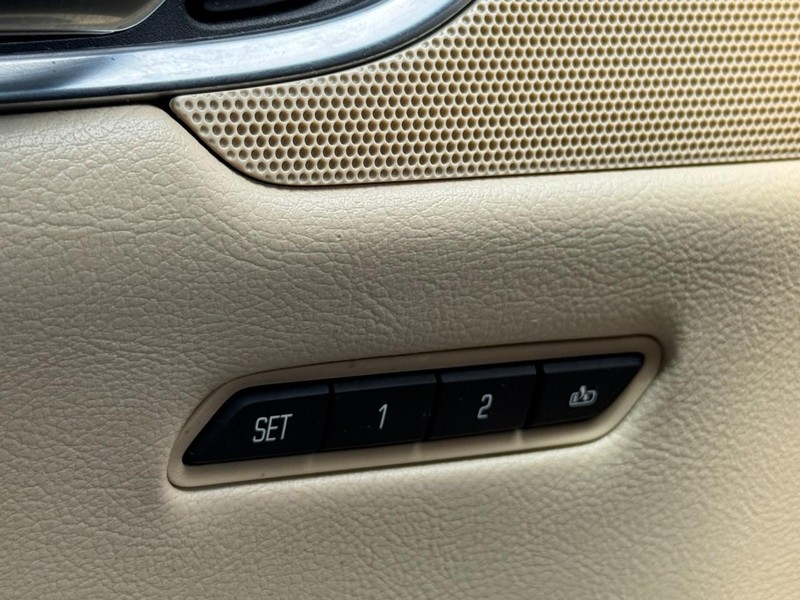 Cadillac XT5 Vehicle Image 16
