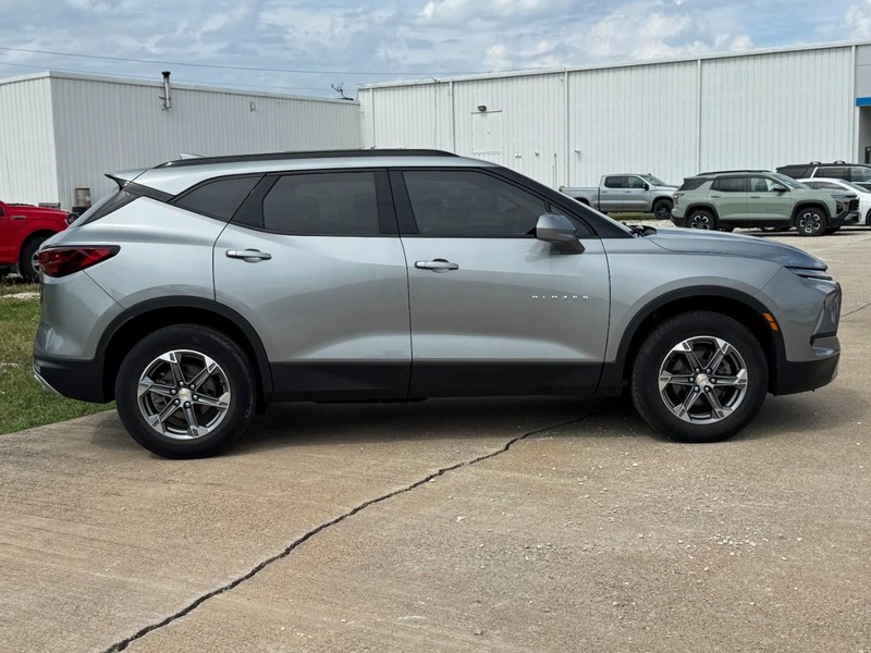 Chevrolet Blazer Vehicle Image 02