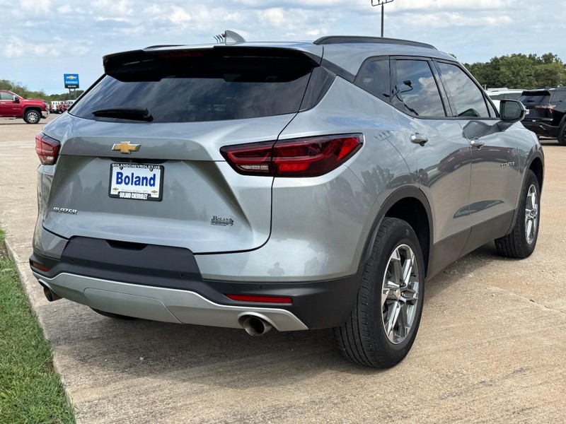 Chevrolet Blazer Vehicle Image 03