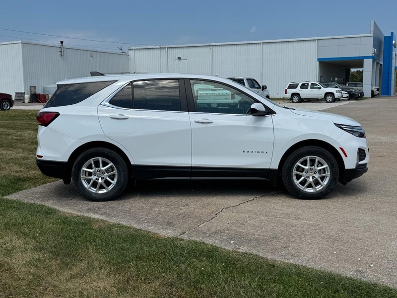 Chevrolet Equinox Vehicle Full-screen Gallery Image 02