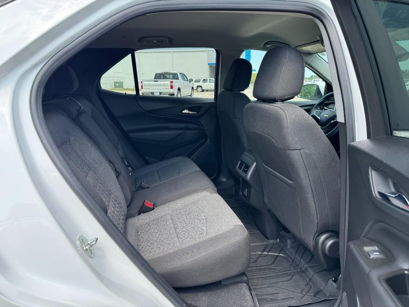 Chevrolet Equinox Vehicle Full-screen Gallery Image 10