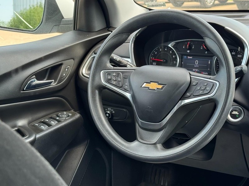 Chevrolet Equinox Vehicle Full-screen Gallery Image 12