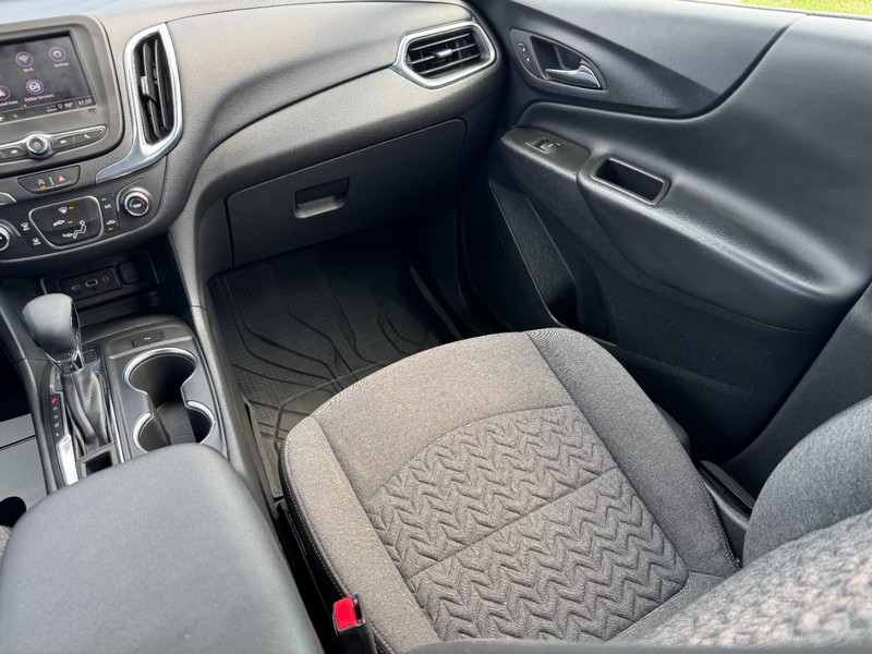 Chevrolet Equinox Vehicle Full-screen Gallery Image 15