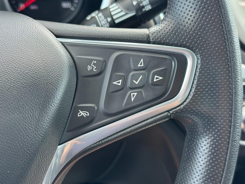 Chevrolet Equinox Vehicle Full-screen Gallery Image 17
