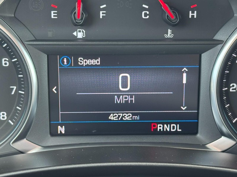 Chevrolet Equinox Vehicle Full-screen Gallery Image 18