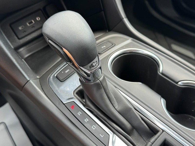 Chevrolet Equinox Vehicle Full-screen Gallery Image 19