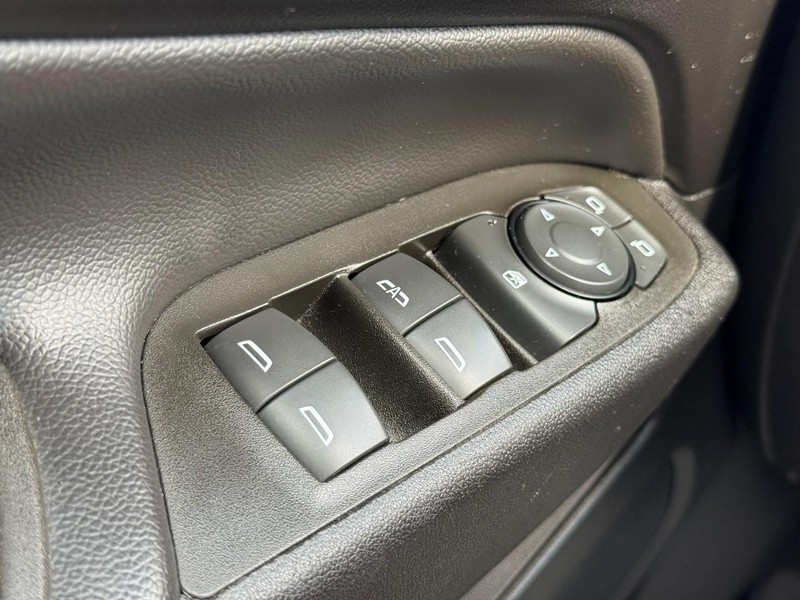 Chevrolet Equinox Vehicle Full-screen Gallery Image 21