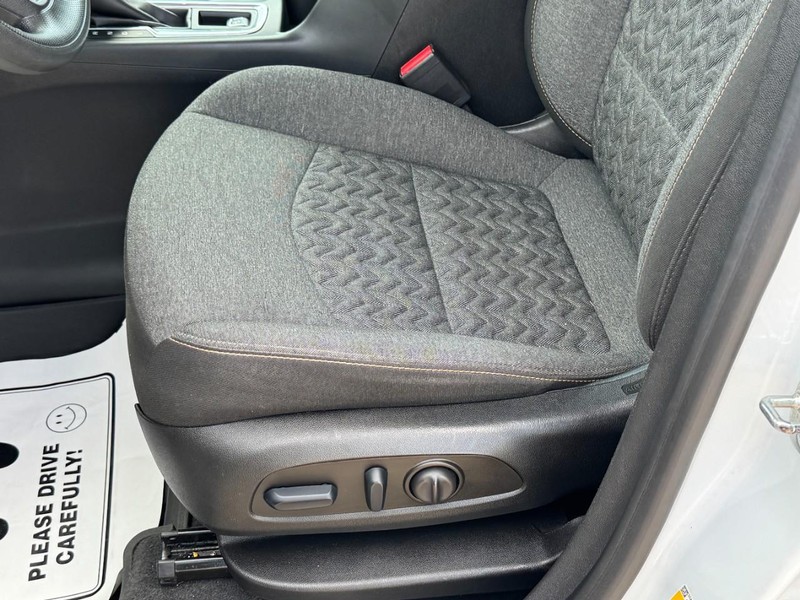 Chevrolet Equinox Vehicle Full-screen Gallery Image 22